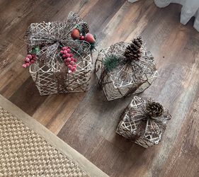 Set of 3 Rustic Christmas Gift Box Decorations - White Wire & Pinecone