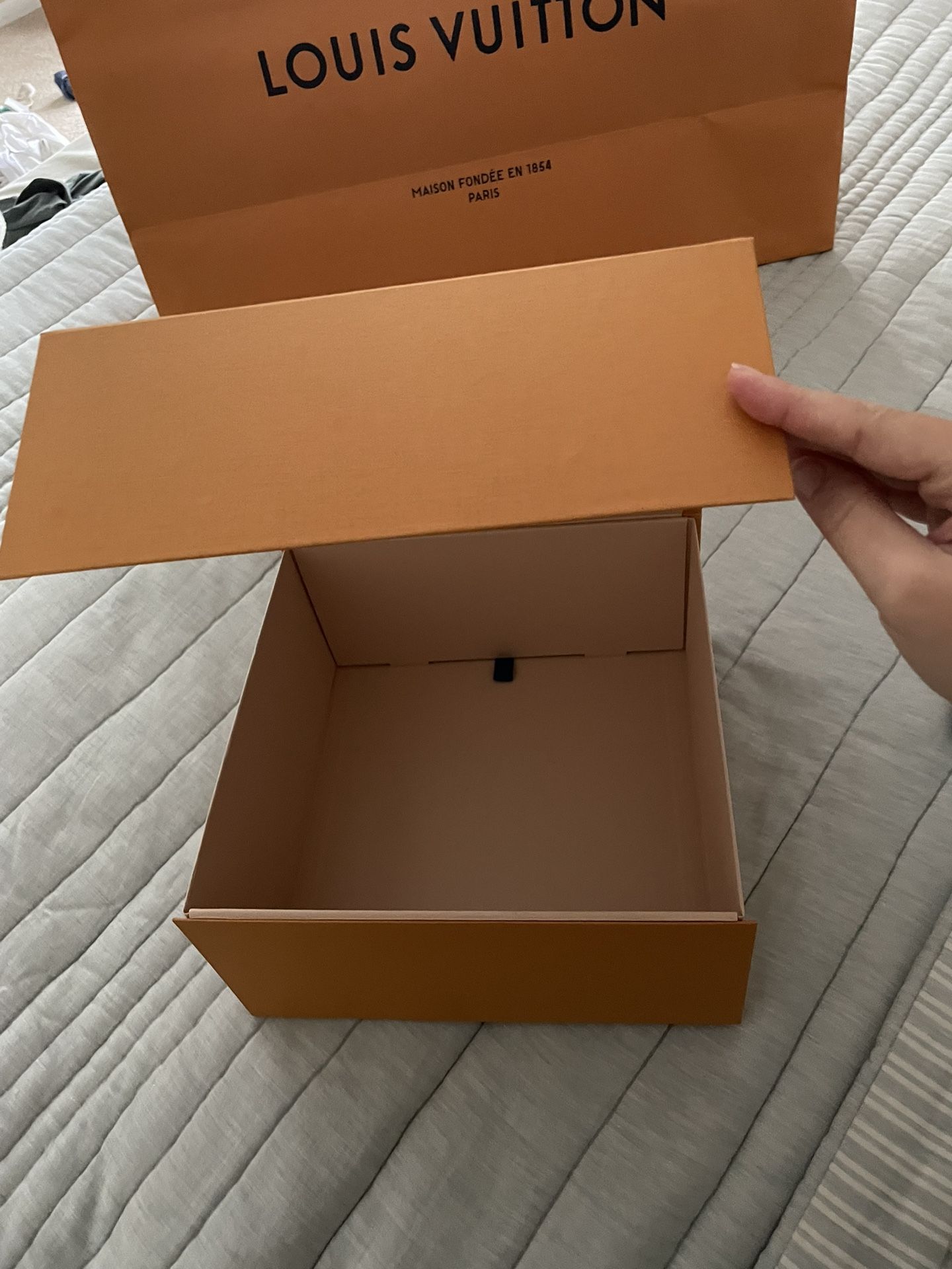 LOUIS VUITTON LV Gift Box Magnetic Empty Large Box 13x10x5 for Sale in  Beverly Hills, CA - OfferUp