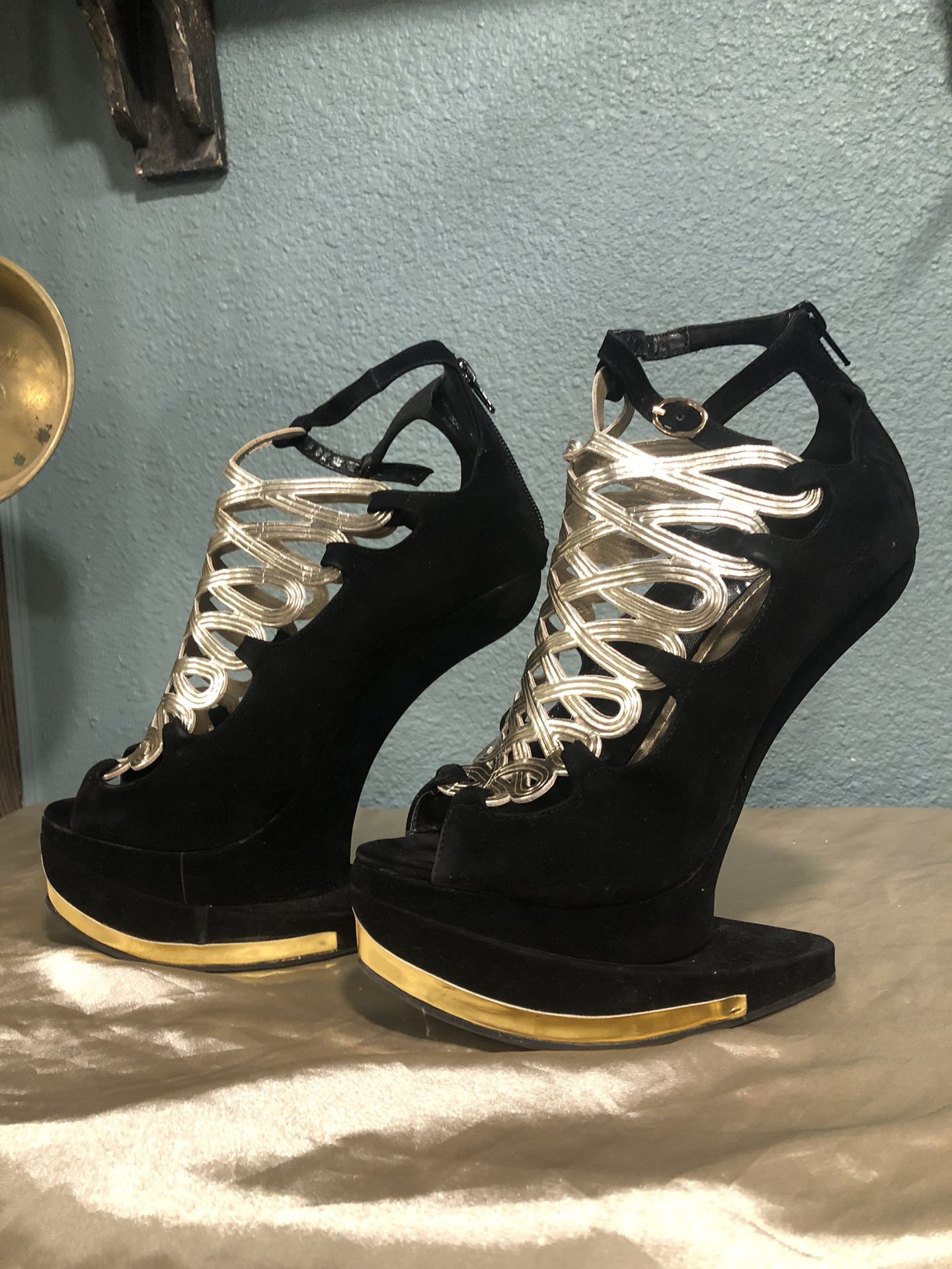 Heel Less Wedge Shoes Black Velvet And Gold Front Womens Shoes Size 6 1/2