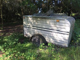 Enclosed utility trailer