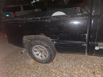 Auto parts 03-06 chevy bed