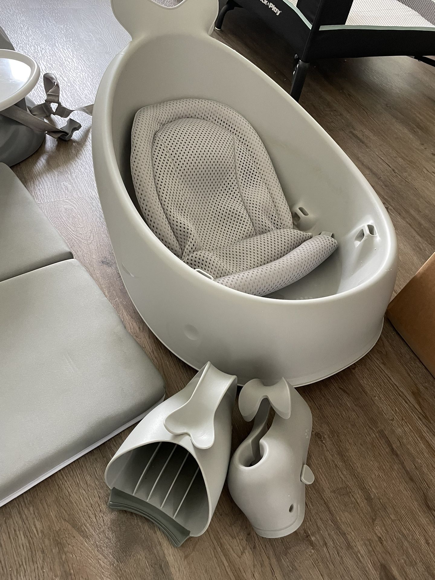 Baby Whale Tub & Accessories