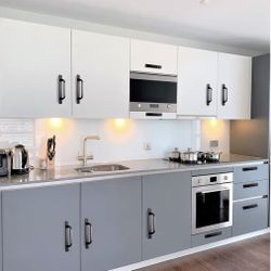 Paquete de 10 tiradores cuadrados de 5 pulgadas / 128 mm de gabinete negro mate con placa base, manijas de aluminio para clóset, tiradores de cajón, m