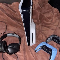 PS5 / Headset / 2 Controllers 