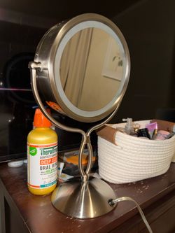 Vanity mirror