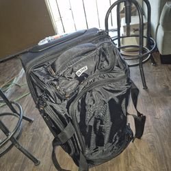 Rolling duffle bag