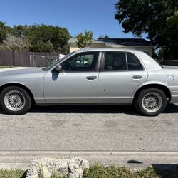 1998 Ford Crown Victoria 