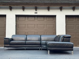 Sectional Couch/Sofa - Modern Design - Leather - Delivery Available 🚛