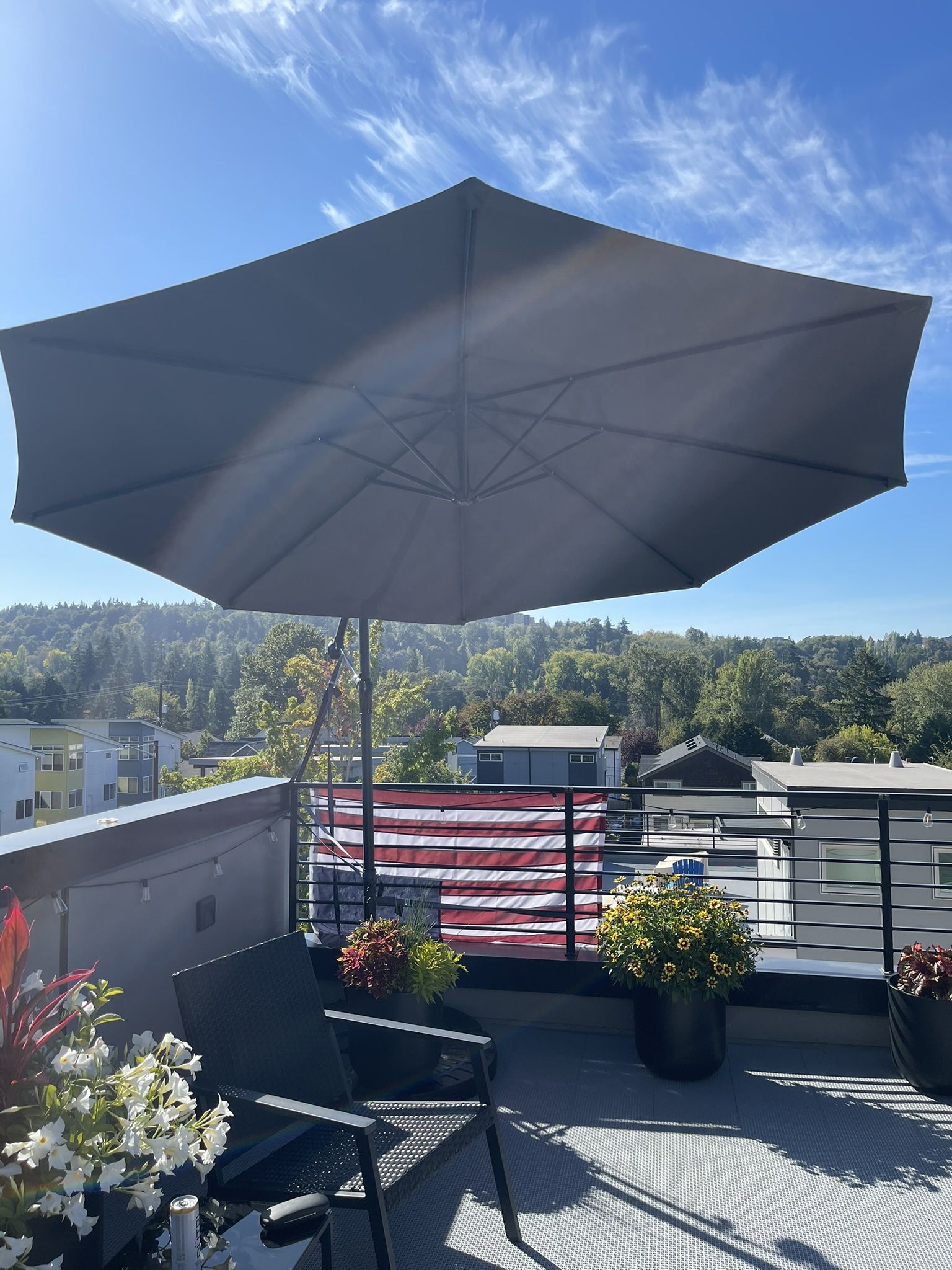9’ PATIO UMBRELLA WITH WEIGHTED BASE