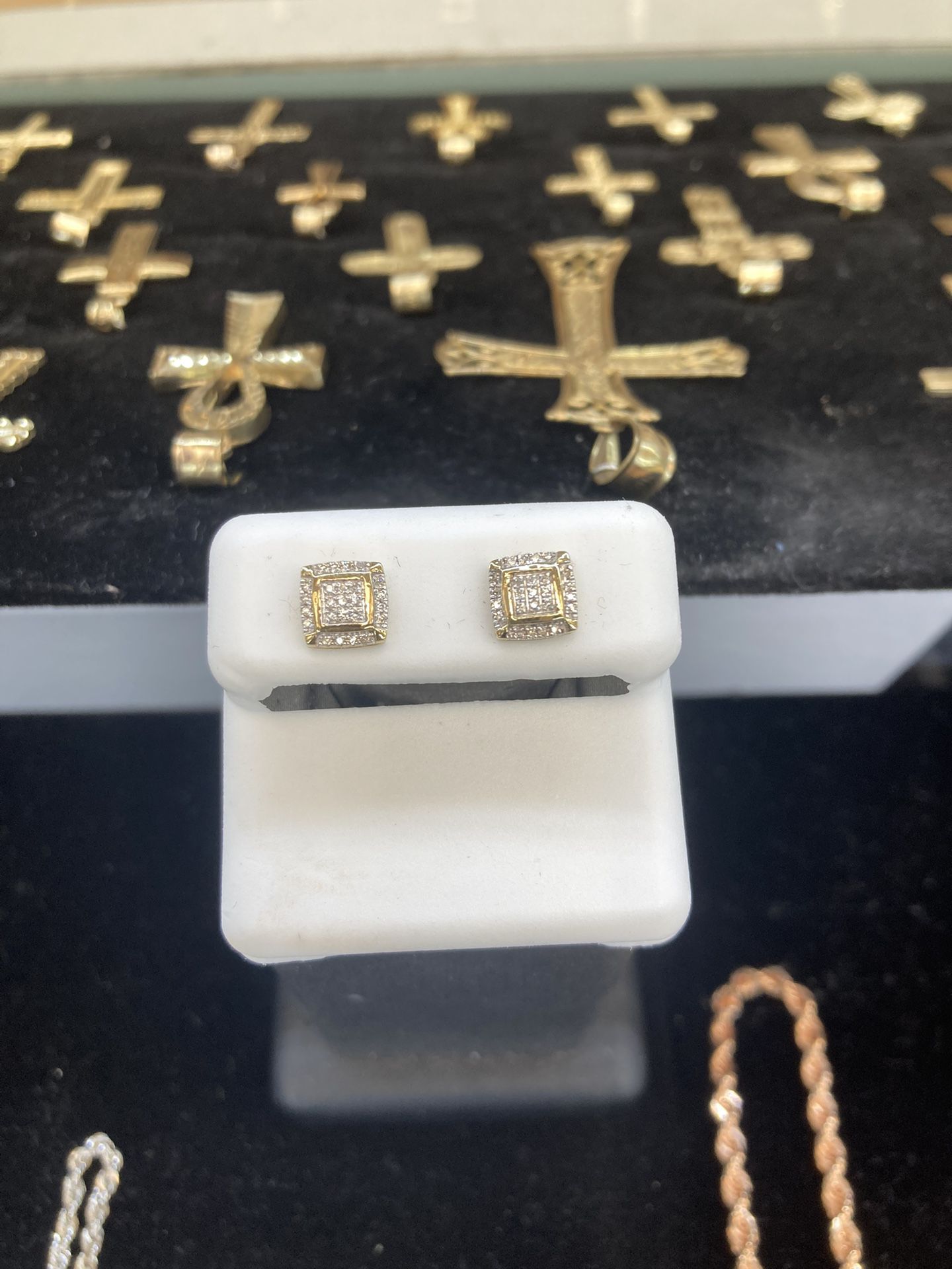 Diamond Earing 10kt yellow gold special price 