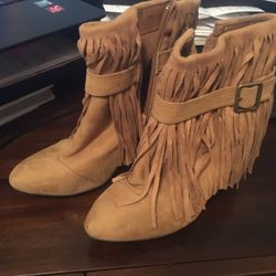 Tan Fringe Booties With Fringe And 4” Heel Size 10 