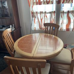 Kitchen Table With 4 Chairs