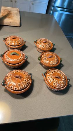 6 Clay Pots With Lids
