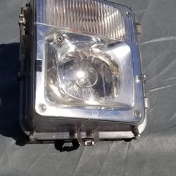 2004 -09 Cadillac SRX Headlight 