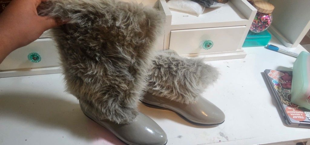 grasshoppers- Fur Boots Womens Size 8m
