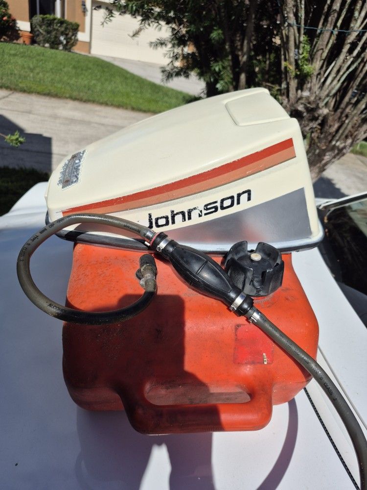 Johnson Evenrude 9.5 Cowling  And Gas Tank