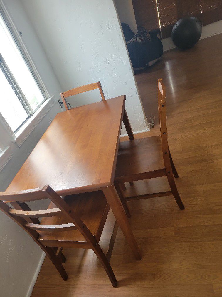 Compact 5 Piece Dining Room Table Set