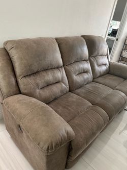 5 people seats sofa with coffee table
