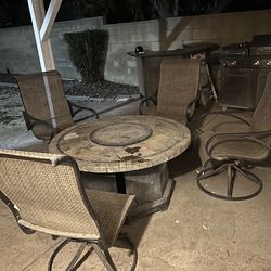 Few put with 4 chairs