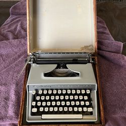 Antique Typewriter With Case 