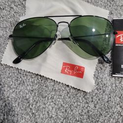 Authentic Ray-Ban Aviator Classic RB3025 | Black Frame & Green G-15 Lens W/Case