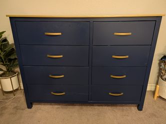Dresser 8