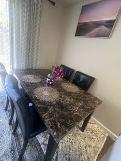Dinner table With 4 Chairs