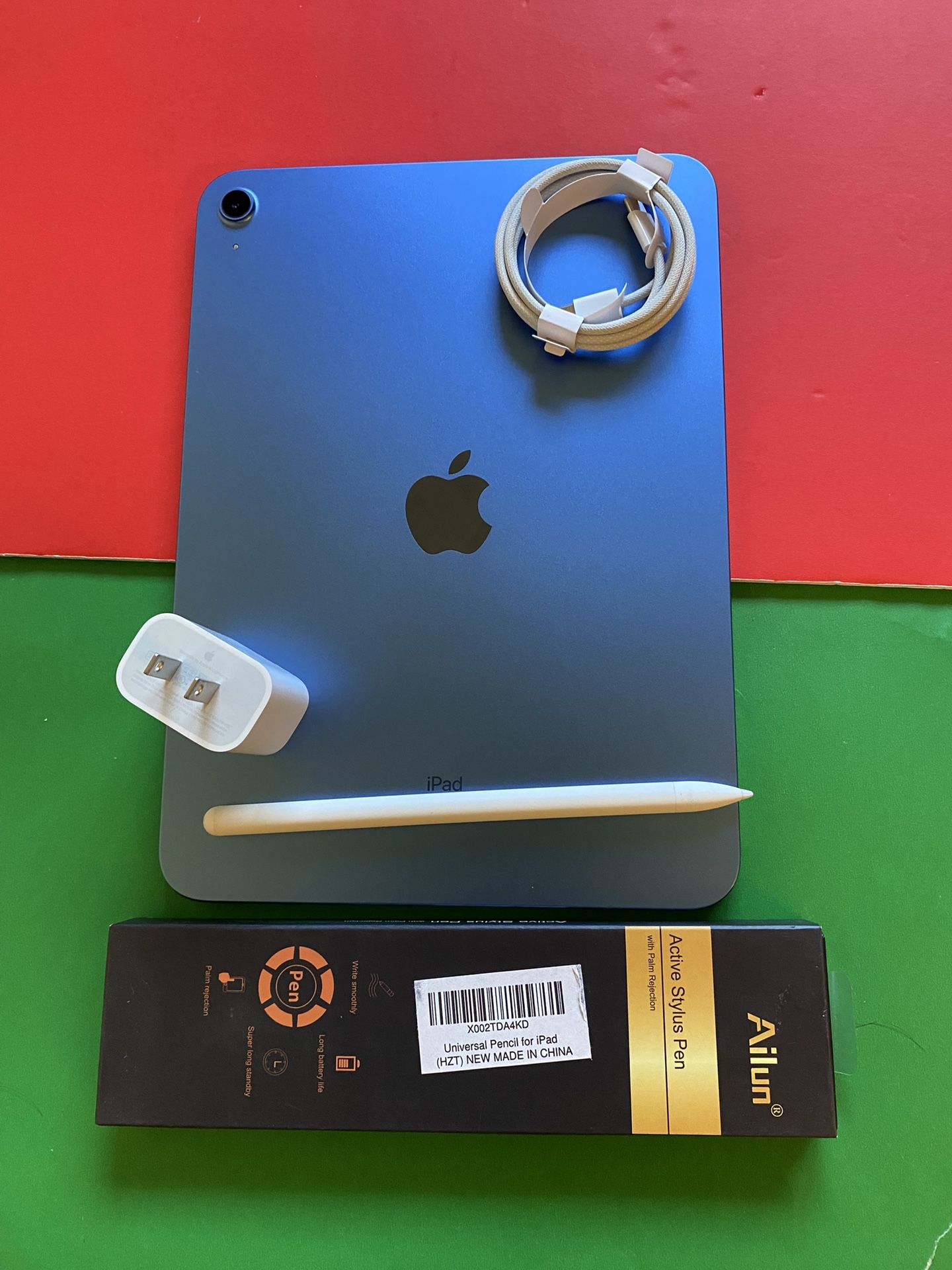 256gb Apple IPad 10th Generation (10.9” Liquid / 2022 model) with pen, keyboard, case & Accessories (warranty 2026)