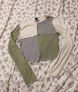 Forever 21 Colorblock Long Sleeve Crop Top in Olive, Gray, Cream