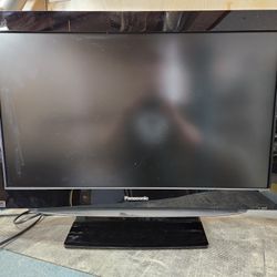 32 Inch Panasonic LCD HD TV With Wall Mount 