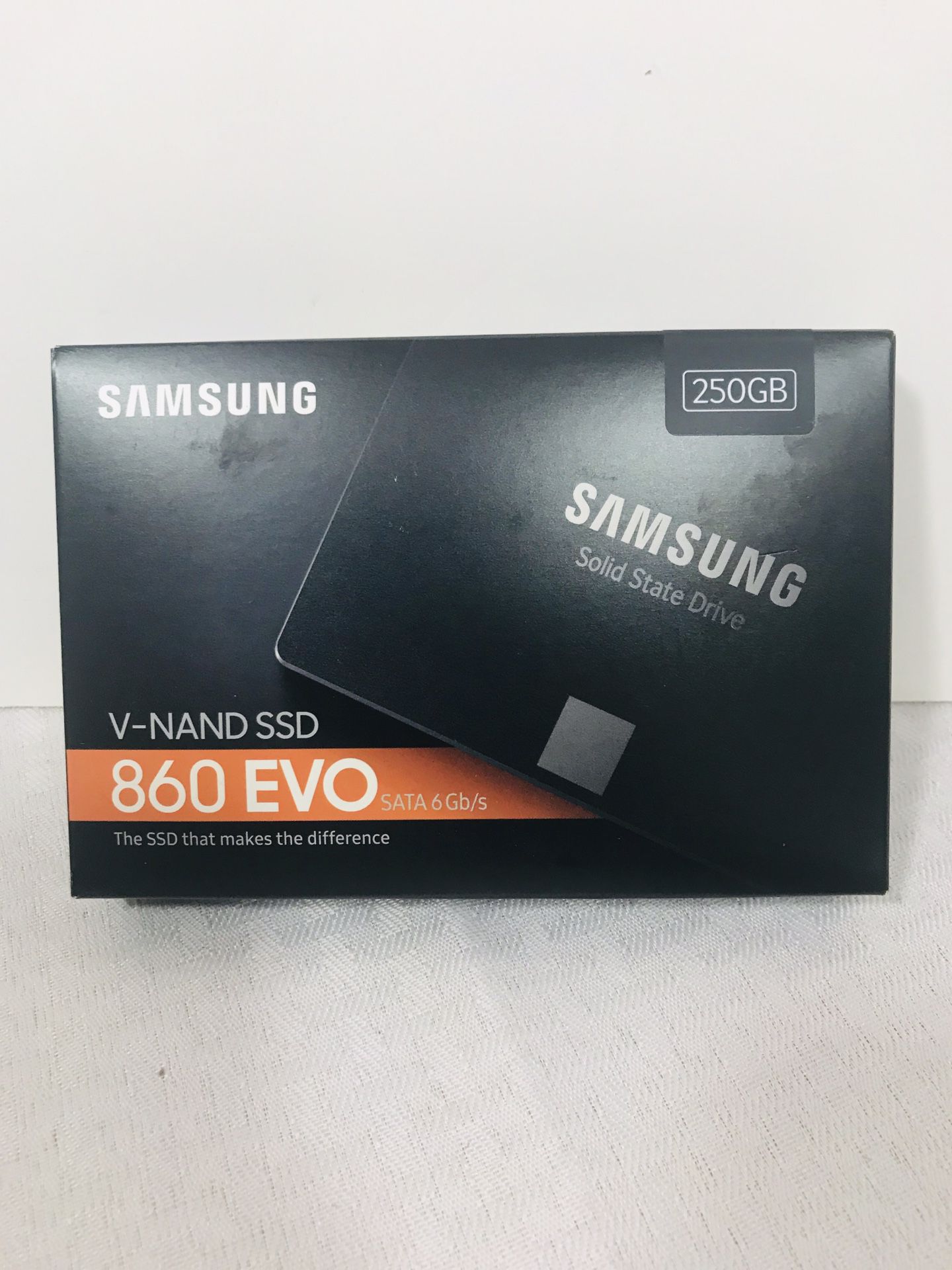 Brand new Samsung 860 EVO 250GB SATA III Internal SSD