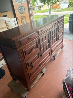 Dresser