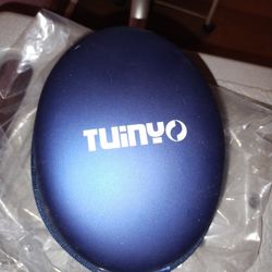 Brand new tiny blue headphones wireless and Bluetooth firm price $30 pick up only 