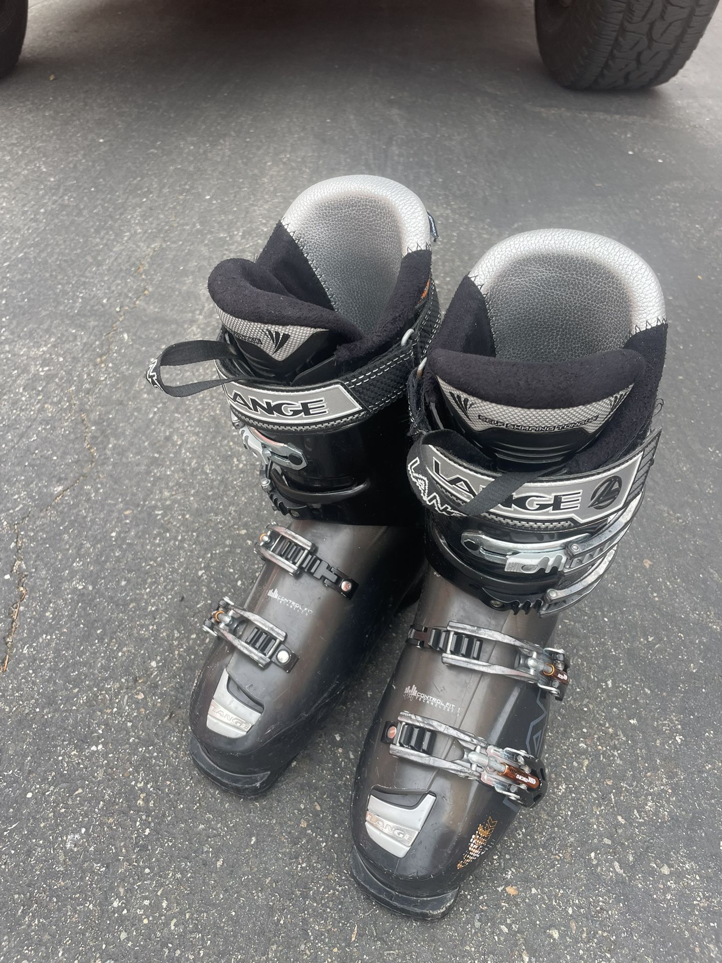 Ski Boots Lange Size 9 To 9.5
