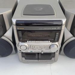 TRADE Aiwa 1999 Stereo System CX-NMA545U & 2 Aiwa Speakers Model No. SX-WNA555
