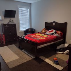 Rooms To Go Full Size NFL Bedroom Set