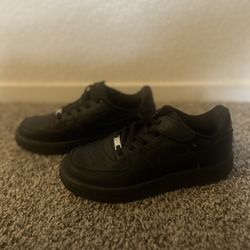 Boys Black Nike Air Force’s 3y Brand New