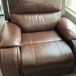 manual rock chair and reclainer 1month old 