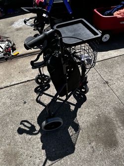 Foldable 3-wheel walker equipped with a wire basket and a top tray