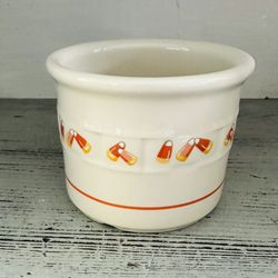  Vintage Longaberger Pottery Candy Corn Halloween Crock.  3 1/2” tall and 4 1/2” Wide. Really nice displayed only condition. 