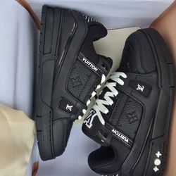 L.V Trainer (Black)