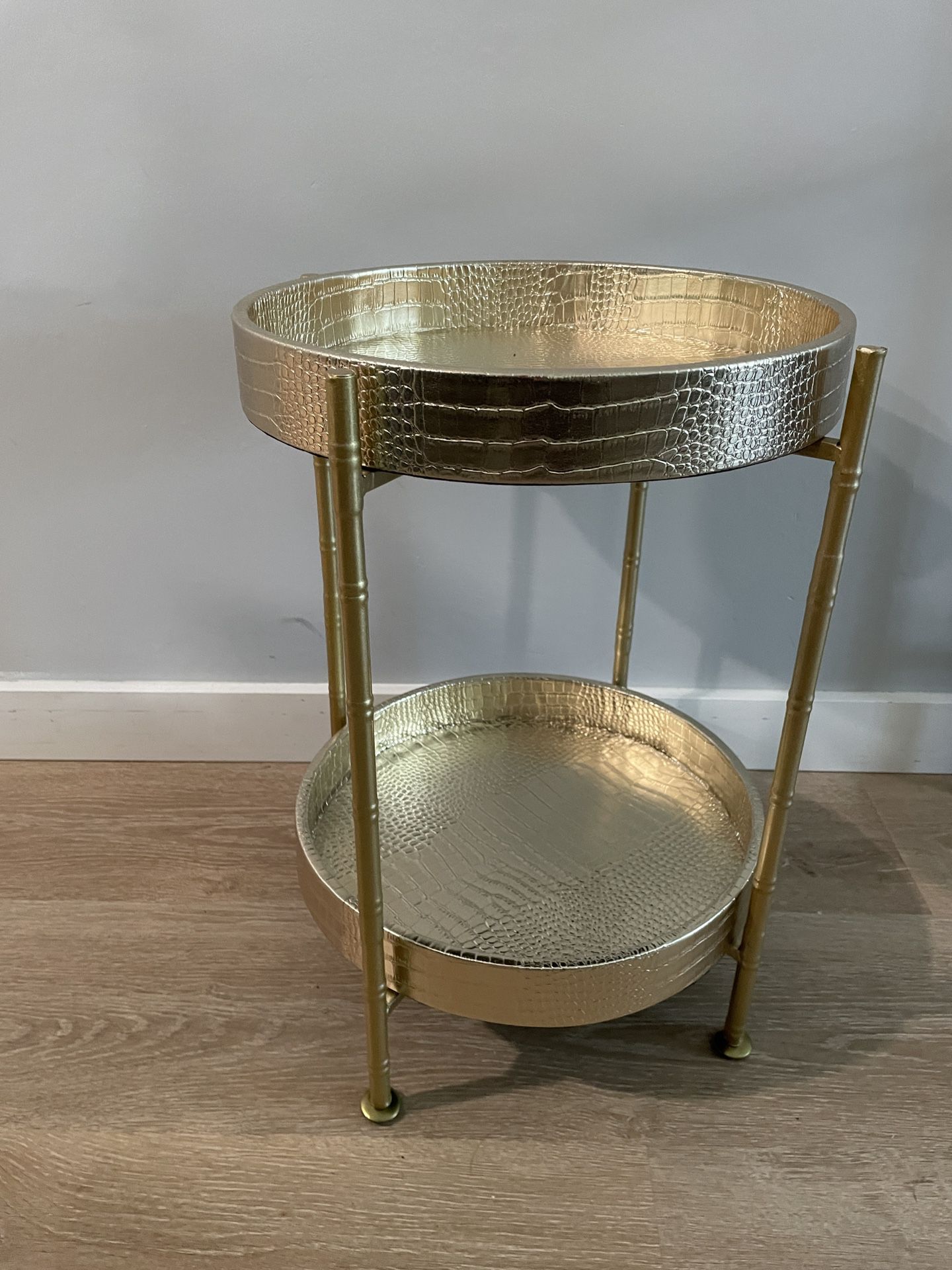 End Table With Removable Trays