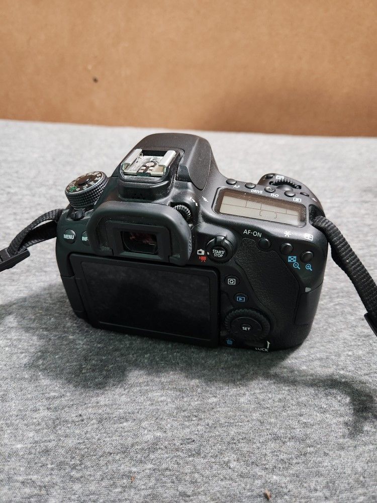 Canon EOS 80D Camera Bundle w/ EF-S 18-135mm Lens & Camera Bag