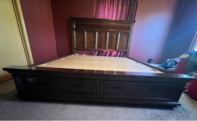 Solid Wood King Storage Bed – Good Condition