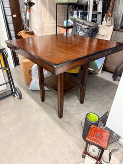 Table with 4 chairs