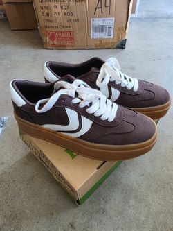 New womens size 7.5 Madden NYC tennis sneakers shoes