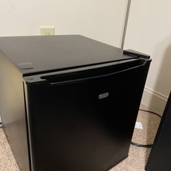 mini fridge 