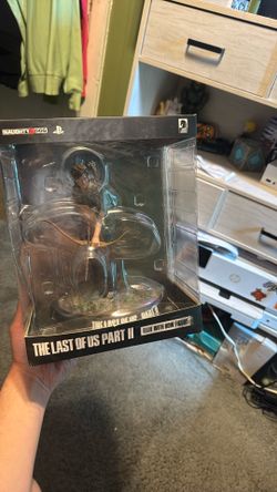 Dark horse Last Of Us 2 Ellie With Bow Figure