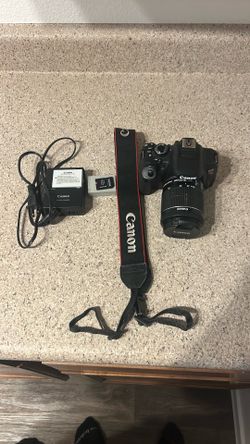 Canon EOS rebel t4i with battery pack and 128Gb sd card