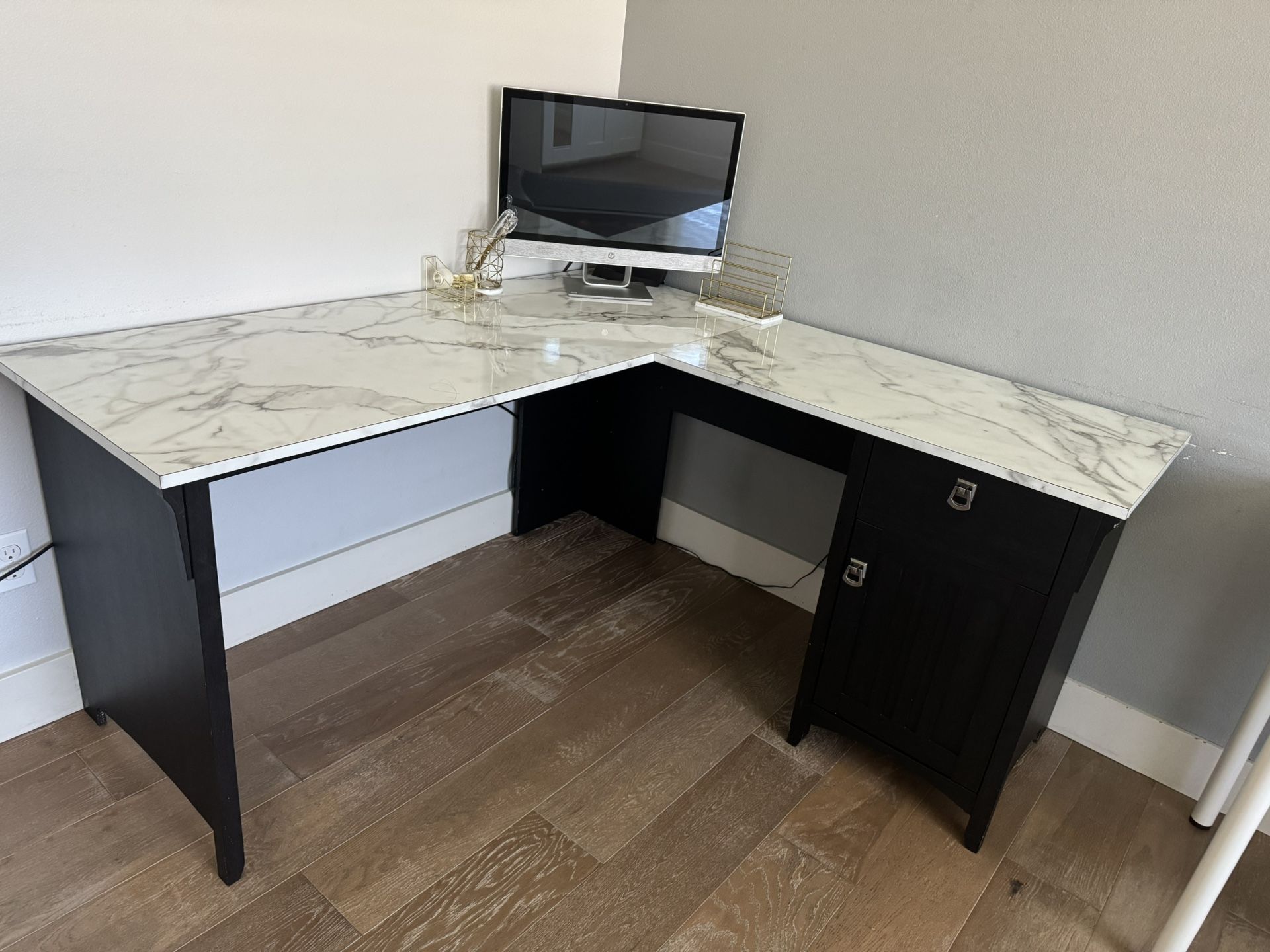 Like New Bush Salina L Shaped Desk